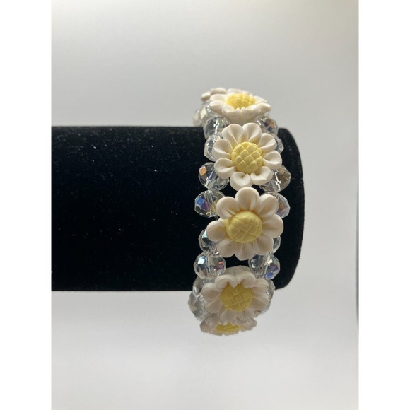 Vintage White Daisy Crystal Stretch 3.5 Inch Length Bracelet! - Picture 2 of 7
